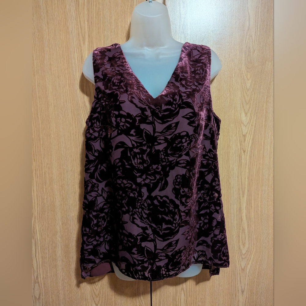NWOT Velvet Floral Sleeveless Velvet Burnout by White House Black Market Size 10
